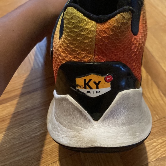 Shoes KYRIES Basket Low - Picture 2 of 4